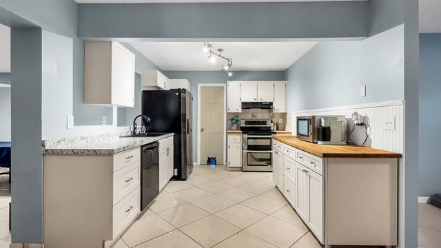 5298 2nd Road, Lake Worth, FL 33467