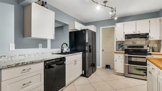 5298 2nd Road, Lake Worth, FL 33467