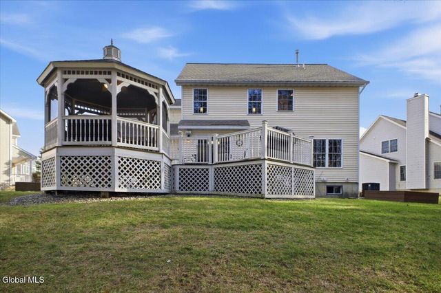 8 Cathywood Court, Clifton Park, NY 12065