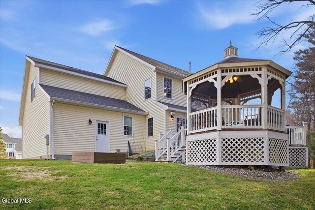 8 Cathywood Court, Clifton Park, NY 12065