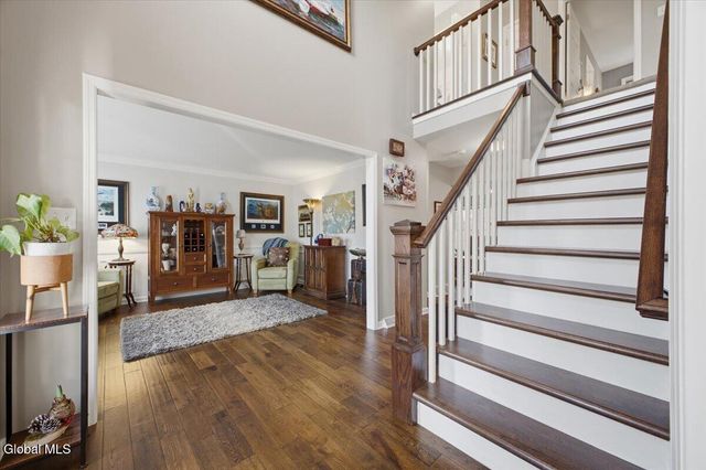 8 Cathywood Court, Clifton Park, NY 12065