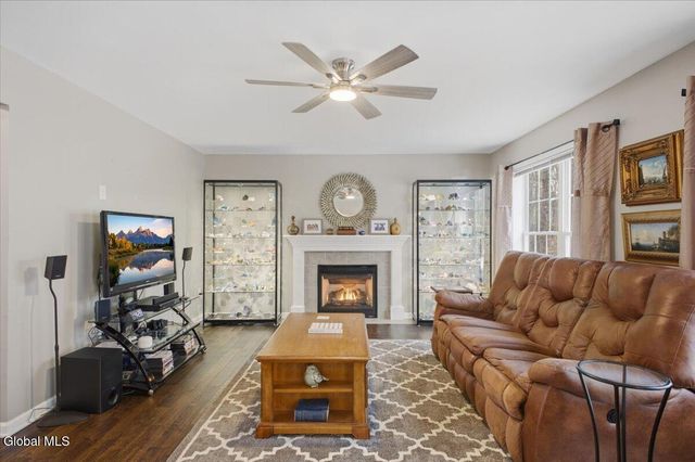 8 Cathywood Court, Clifton Park, NY 12065