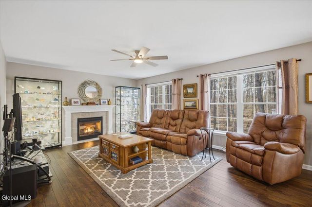 8 Cathywood Court, Clifton Park, NY 12065