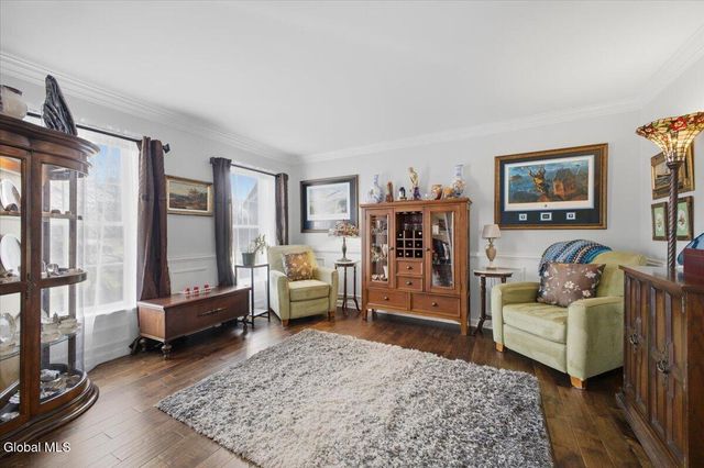 8 Cathywood Court, Clifton Park, NY 12065