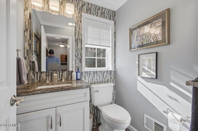 8 Cathywood Court, Clifton Park, NY 12065