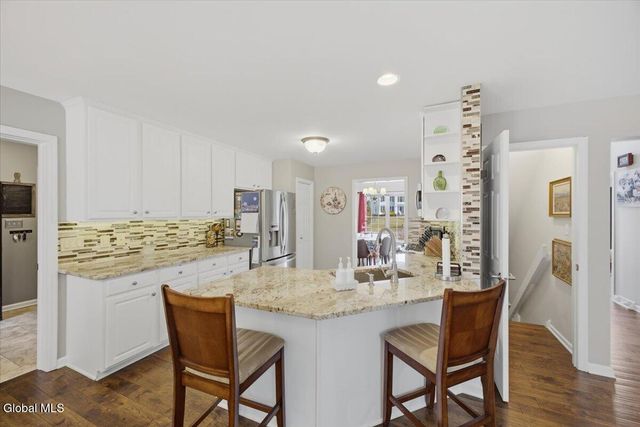 8 Cathywood Court, Clifton Park, NY 12065