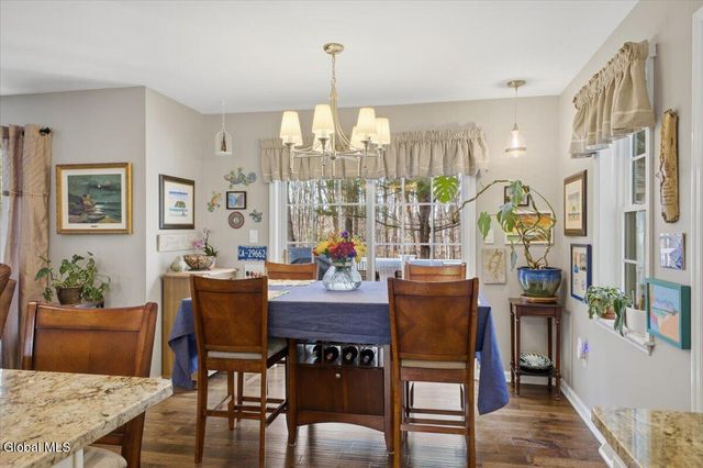 8 Cathywood Court, Clifton Park, NY 12065