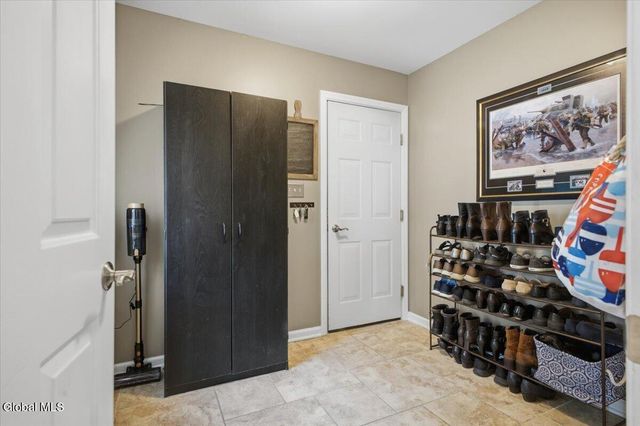 8 Cathywood Court, Clifton Park, NY 12065