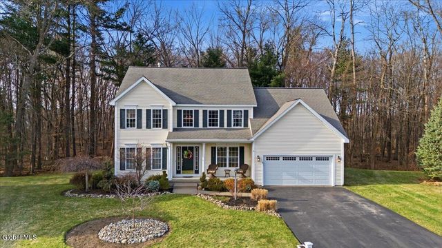 8 Cathywood Court, Clifton Park, NY 12065