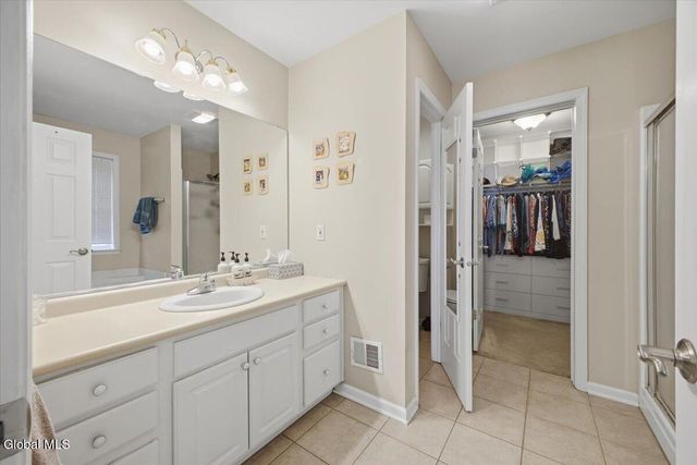 8 Cathywood Court, Clifton Park, NY 12065