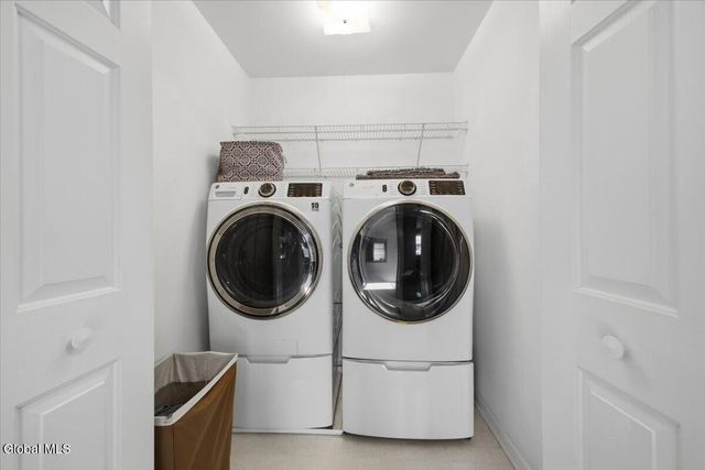 8 Cathywood Court, Clifton Park, NY 12065