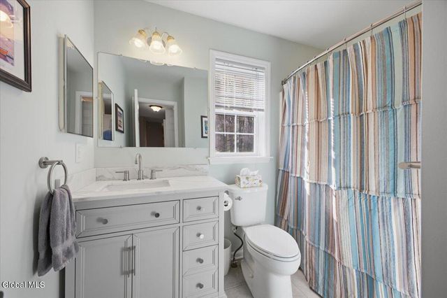 8 Cathywood Court, Clifton Park, NY 12065