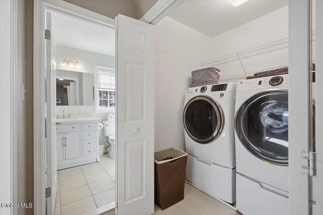 8 Cathywood Court, Clifton Park, NY 12065