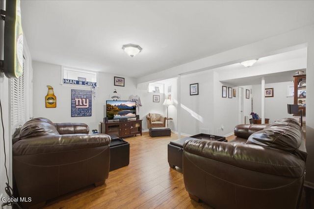 8 Cathywood Court, Clifton Park, NY 12065