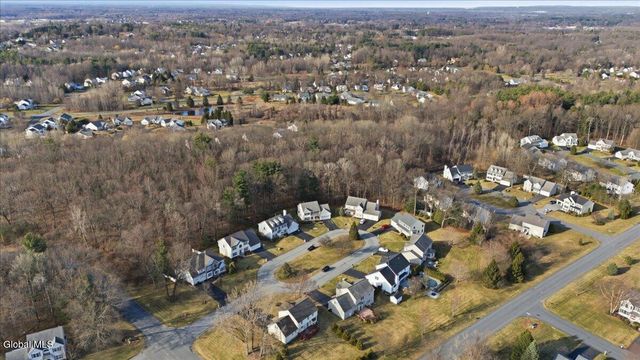 8 Cathywood Court, Clifton Park, NY 12065