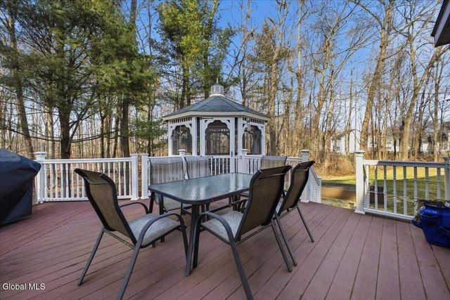 8 Cathywood Court, Clifton Park, NY 12065