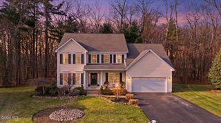 8 Cathywood Court, Clifton Park, NY 12065