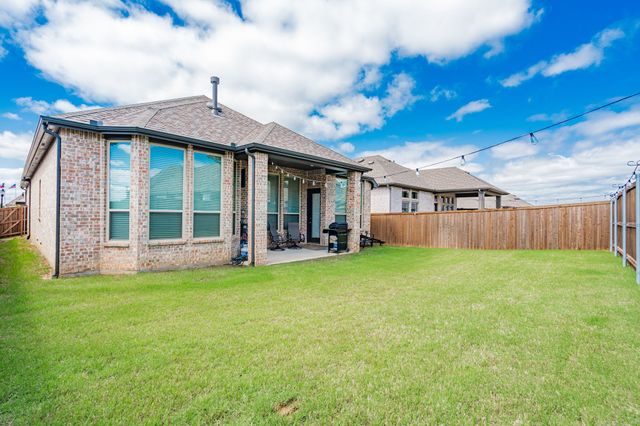 1925 Braided Mane Avenue, Aubrey, TX 76227