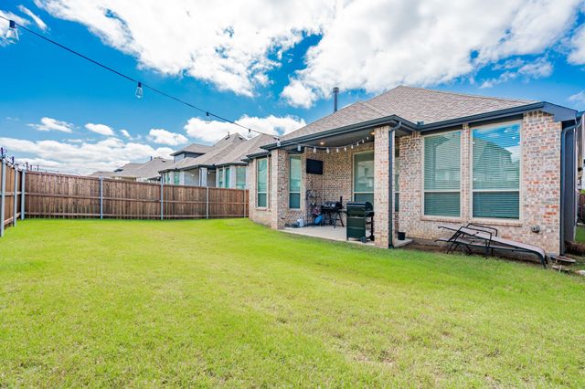 1925 Braided Mane Avenue, Aubrey, TX 76227