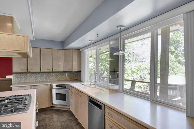 2 WILLOWWOOD CT, Douglassville, PA 19518