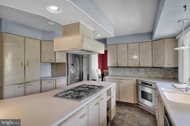 2 WILLOWWOOD CT, Douglassville, PA 19518