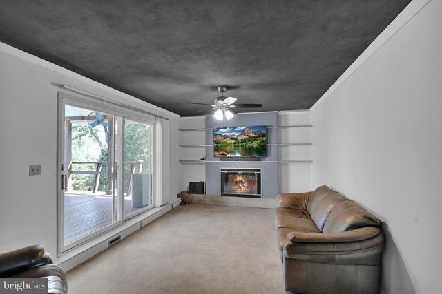 2 WILLOWWOOD CT, Douglassville, PA 19518