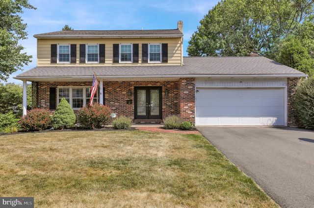 2 WILLOWWOOD CT, Douglassville, PA 19518