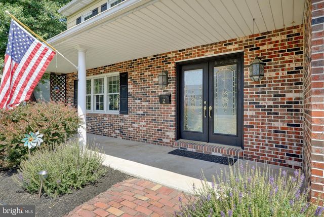 2 WILLOWWOOD CT, Douglassville, PA 19518