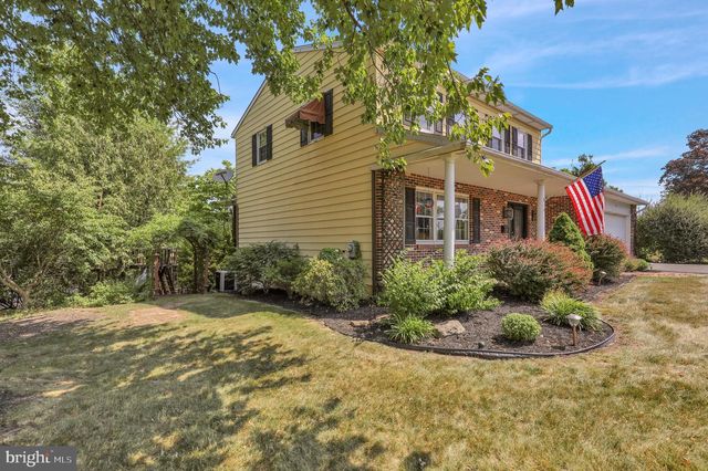 2 WILLOWWOOD CT, Douglassville, PA 19518