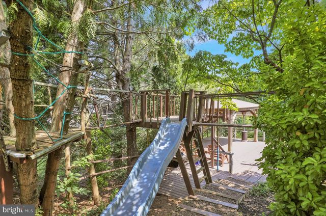 2 WILLOWWOOD CT, Douglassville, PA 19518