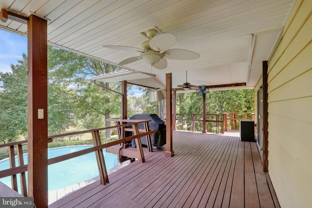 2 WILLOWWOOD CT, Douglassville, PA 19518