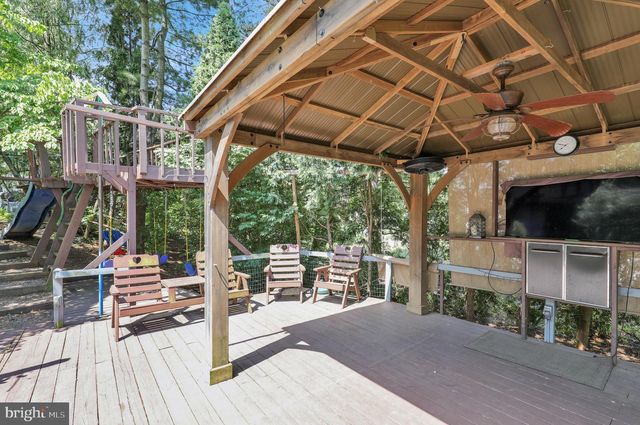 2 WILLOWWOOD CT, Douglassville, PA 19518