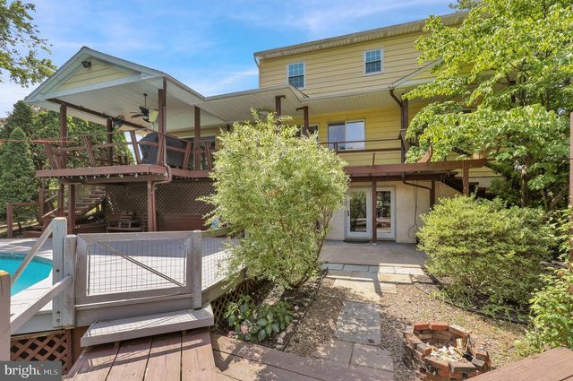 2 WILLOWWOOD CT, Douglassville, PA 19518