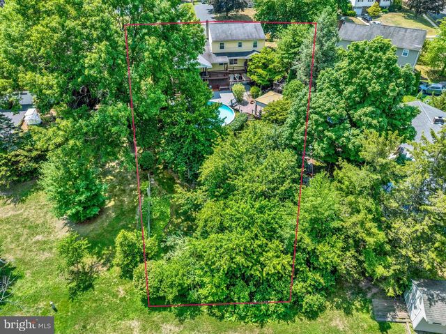 2 WILLOWWOOD CT, Douglassville, PA 19518