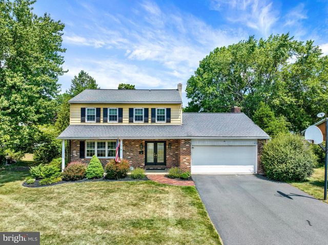 2 WILLOWWOOD CT, Douglassville, PA 19518
