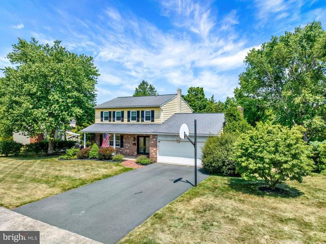 2 WILLOWWOOD CT, Douglassville, PA 19518