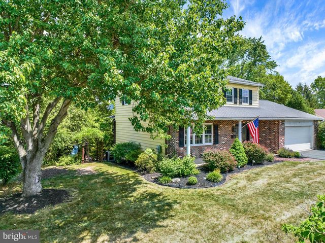 2 WILLOWWOOD CT, Douglassville, PA 19518