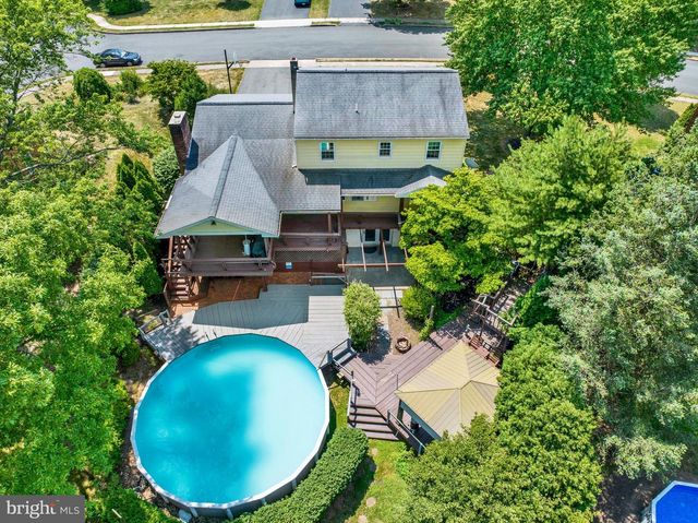 2 WILLOWWOOD CT, Douglassville, PA 19518