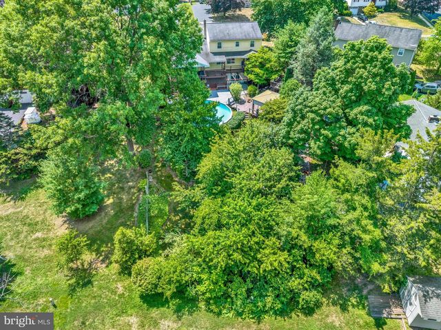2 WILLOWWOOD CT, Douglassville, PA 19518