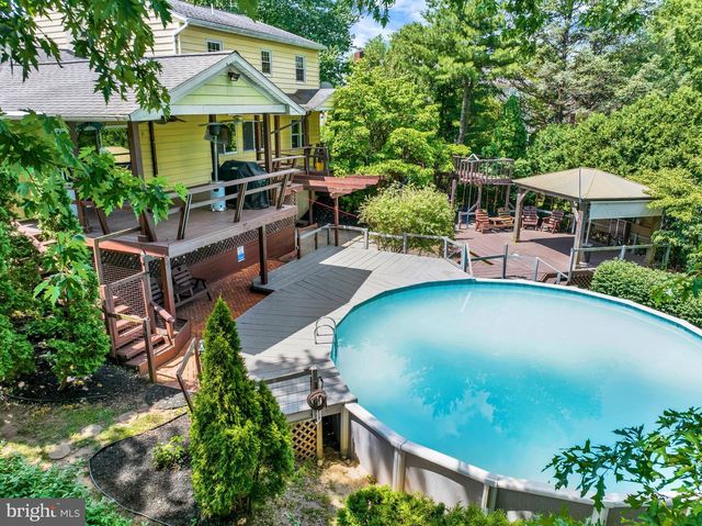 2 WILLOWWOOD CT, Douglassville, PA 19518