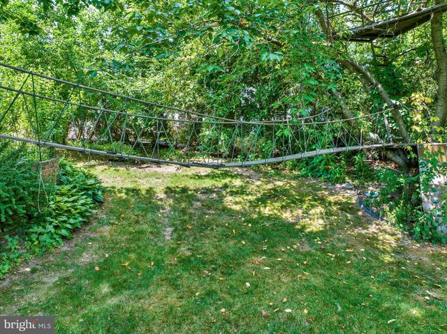 2 WILLOWWOOD CT, Douglassville, PA 19518