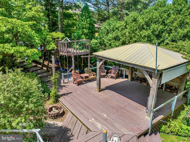 2 WILLOWWOOD CT, Douglassville, PA 19518