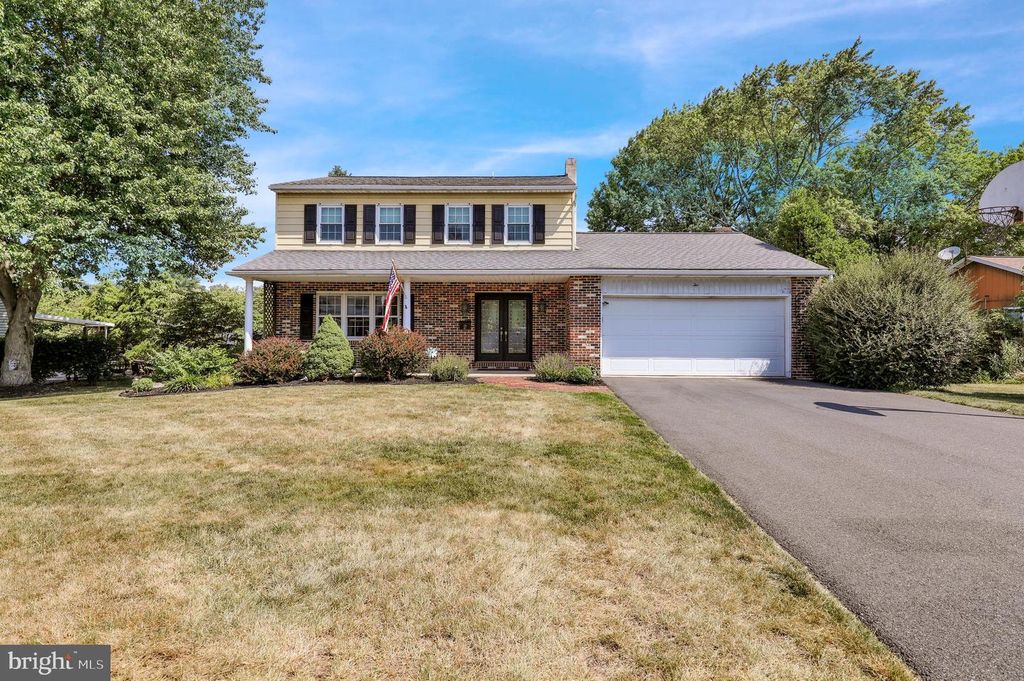 2 WILLOWWOOD CT, Douglassville, PA 19518