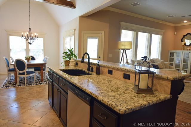 2404 E 140th Place, Jenks, OK 74008