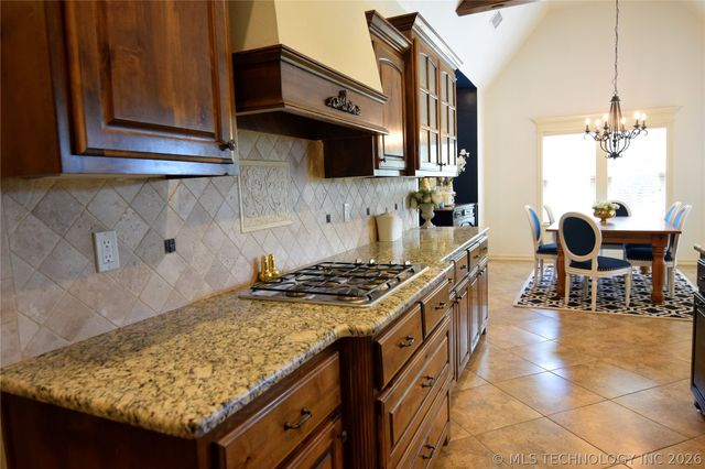 2404 E 140th Place, Jenks, OK 74008
