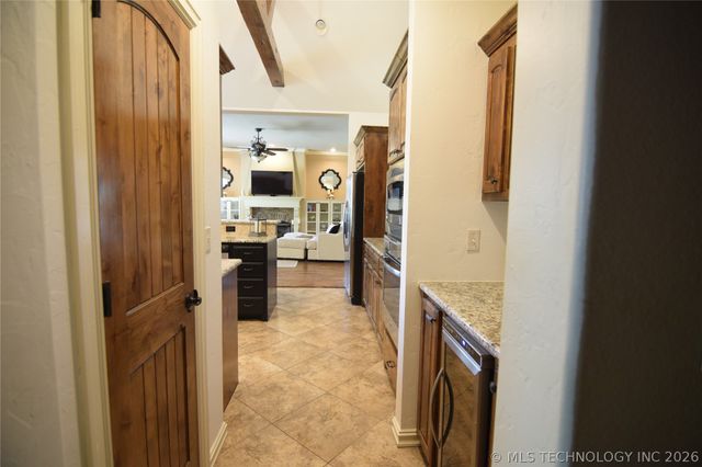 2404 E 140th Place, Jenks, OK 74008