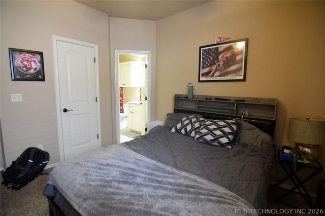 2404 E 140th Place, Jenks, OK 74008