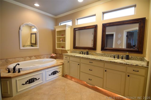 2404 E 140th Place, Jenks, OK 74008