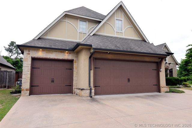 2404 E 140th Place, Jenks, OK 74008