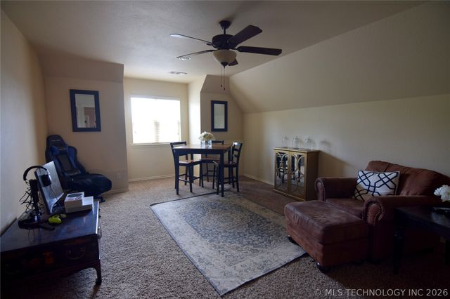 2404 E 140th Place, Jenks, OK 74008